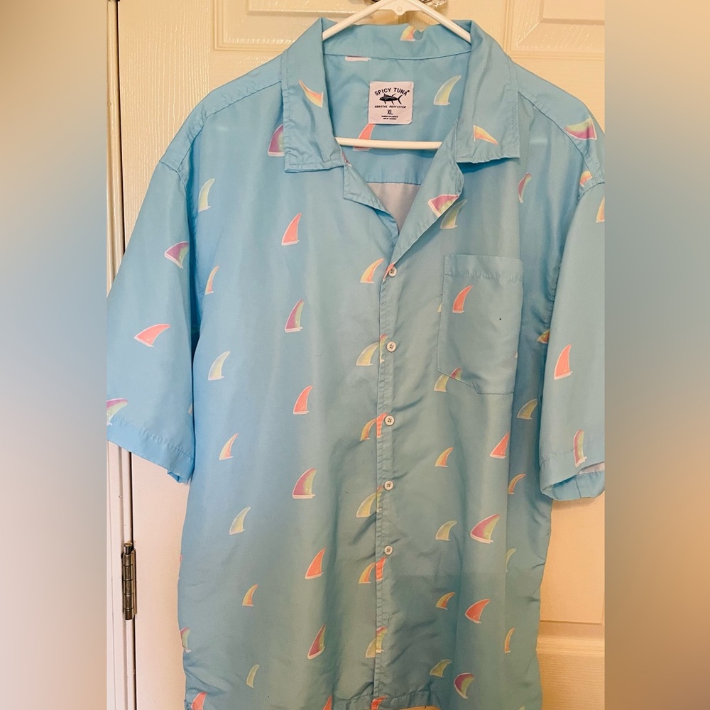 1x Men’s blue / coral sport shirt